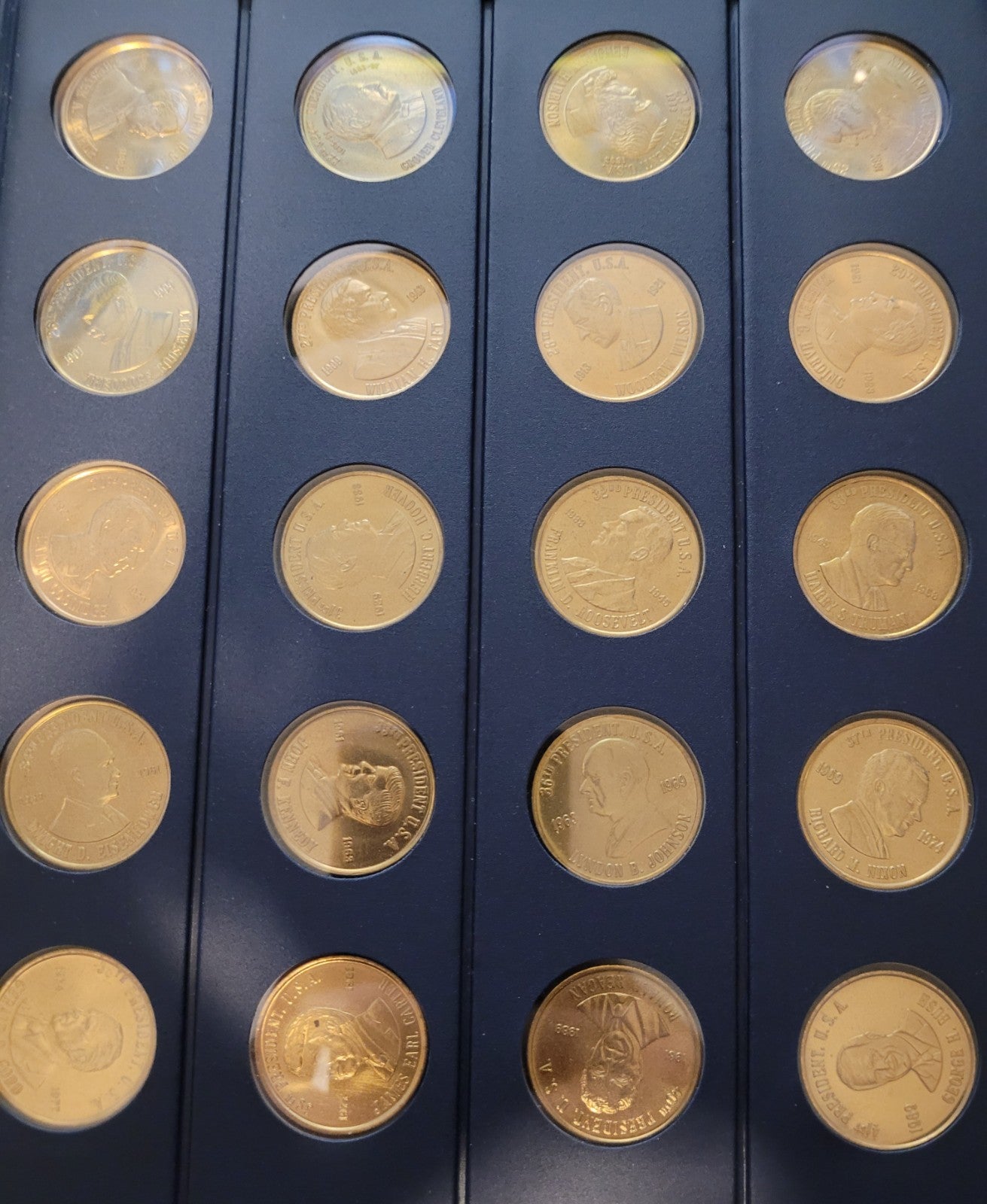 A Coin History of Our Presidents United States 40 Bronze Coin Medal Album Tokens