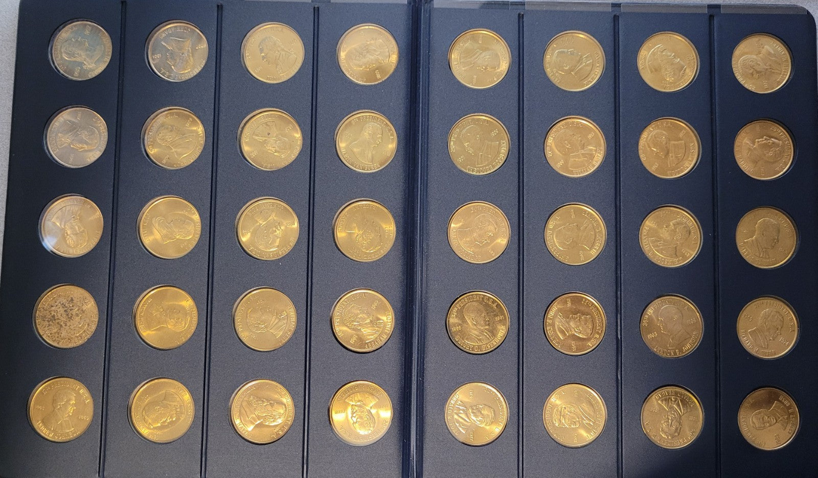 A Coin History of Our Presidents United States 40 Bronze Coin Medal Album Tokens