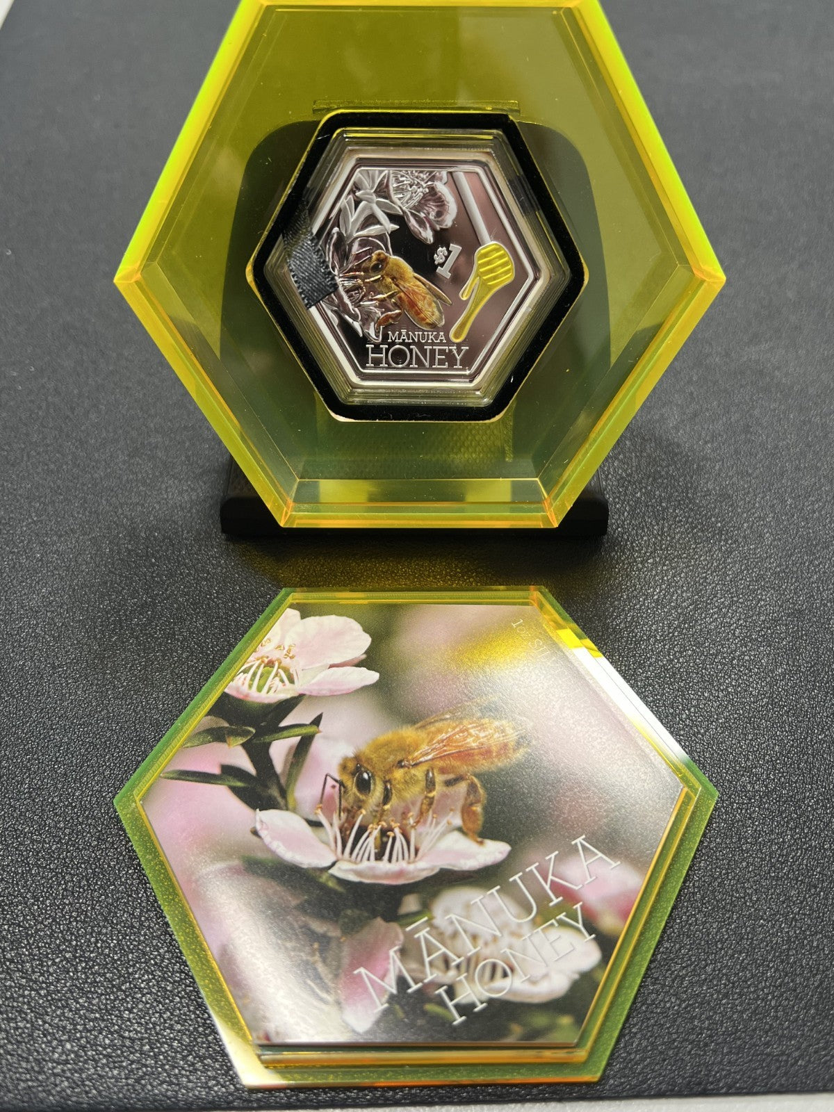 2018 MANUKA HONEYBEE 1oz NEW ZEALAND SILVER PROOF COLOURED LIMITED EDITION COIN 