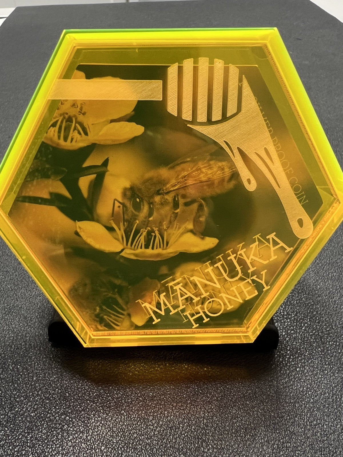2018 MANUKA HONEYBEE 1oz NEW ZEALAND SILVER PROOF COLOURED LIMITED EDITION COIN 