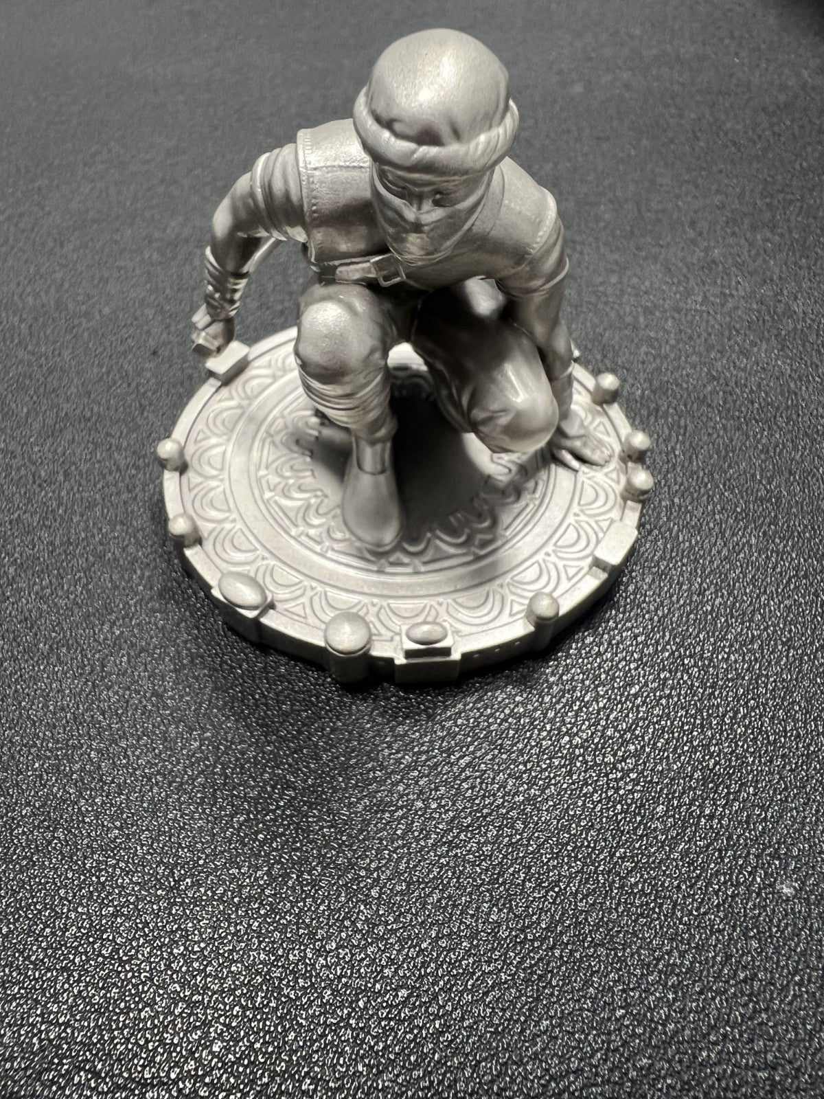 2022 Niue Assassins Nizaris 5oz Silver Antiqued Statue Coin