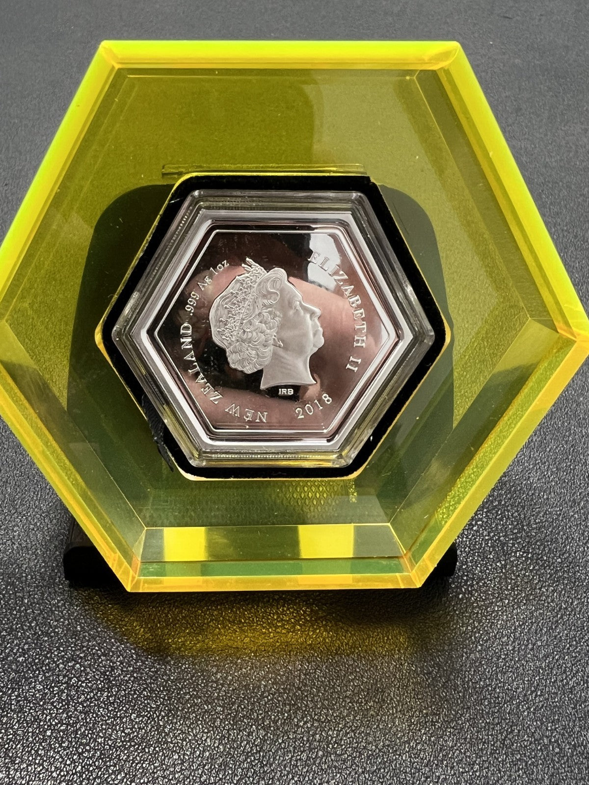 2018 MANUKA HONEYBEE 1oz NEW ZEALAND SILVER PROOF COLOURED LIMITED EDITION COIN 